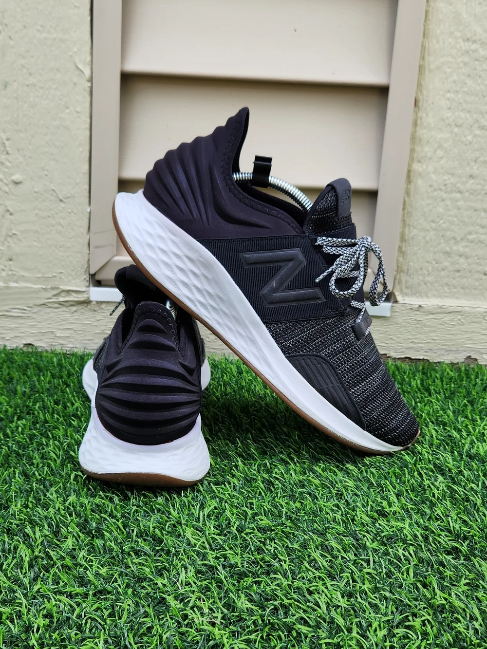 New Balance Fresh Foam Roav Mens SZ 10.5 Black Knit Performance Running Sneakers